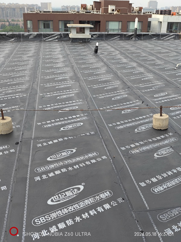 岳阳河北昆旗网投平台--幸福里小区屋顶网投平台大修施工现场